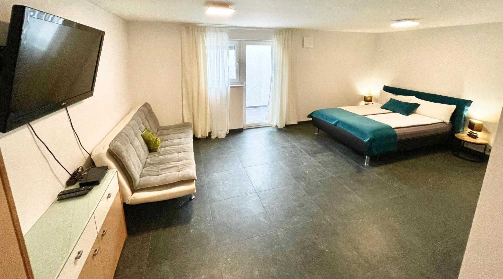 Apartment Apartment *